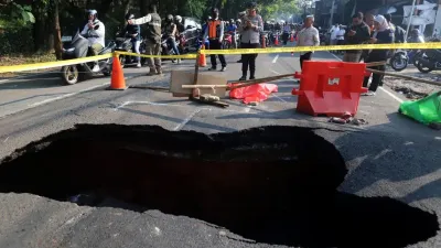 Rano Karno Sebut Sinkhole Jakarta Bisa Terjadi di Banyak Titik