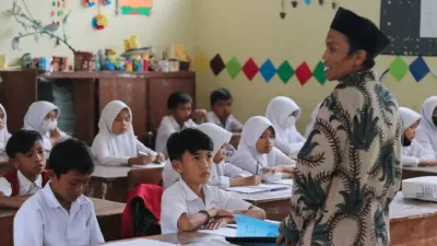 Ketimpangan Guru Madrasah, Masalah Struktural Pendidikan Nasional