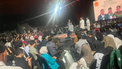 Diskusi Pejabat di UGM Ricuh, Mahasiswa Geruduk Panggung dan Hadang Mobil