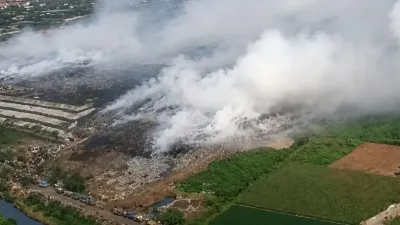 Kebakaran TPA Jatiwaringin Belum Padam 6 Hari, BNPB Tambah 4 Helikopter Water Bombing