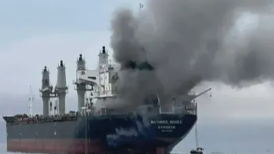 Serangan Selat Hormuz Picu Kekhawatiran, Dua Kapal Komersial Dilaporkan Rusak Diserang Rudal