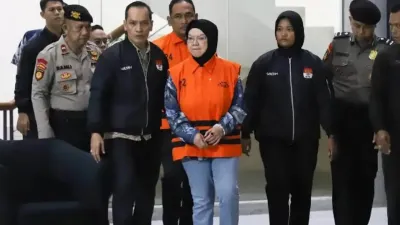 TERSANGKA..Bupati Sukoharjo Etik Suryani Ditahan KPK usai Dugaan Setoran Rp2,93 Miliar
