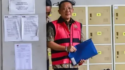 Febrie Adriansyah Jalani Pemeriksaan TPPU di Kejagung, Datang Pakai Rompi Tahanan dan Borgol
