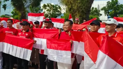 Pembagian 5.000 Bendera Merah Putih di Bengkulu