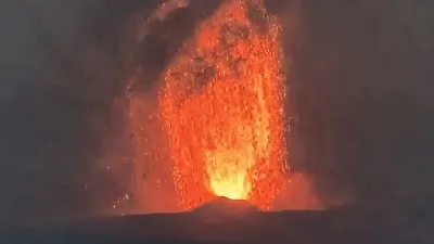 Abu Vulkanik Anak Krakatau Batalkan Penerbangan, Ini Risikonya