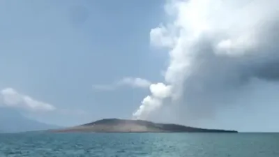 Gunung Anak Krakatau Erupsi Lagi, Radius 3 Km Dilarang