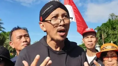 Abu Janda Berdebat dengan Akademisi?, Publik Bandingkan Argumen