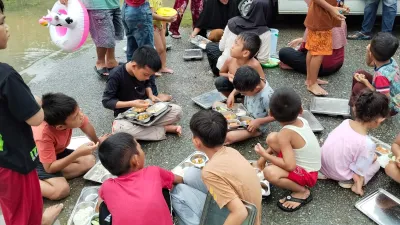 Solidaritas di Masjid Mustaqim: Sebuah Potret Lintas Iman dalam Krisis Banjir Medan