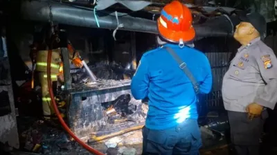 Sambaran Petir Bakar Rumah di Serang Korban Luka Bakar