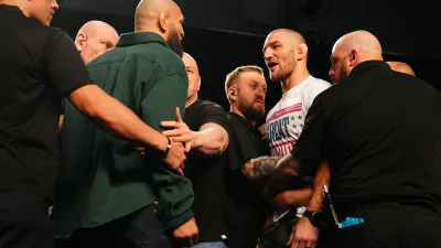 UFC 328: Khamzat Chimaev Hadapi Sean Strickland dalam Duel Sarat Dendam