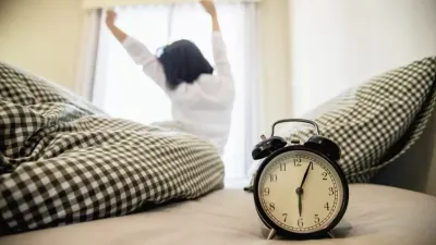 Alarm Malam Tidur Teratur Pengaruhi Kesehatan?, Ini Penjelasannya