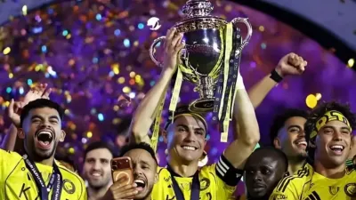 Cristiano Ronaldo Bawa Al-Nassr Juara Liga Arab Saudi