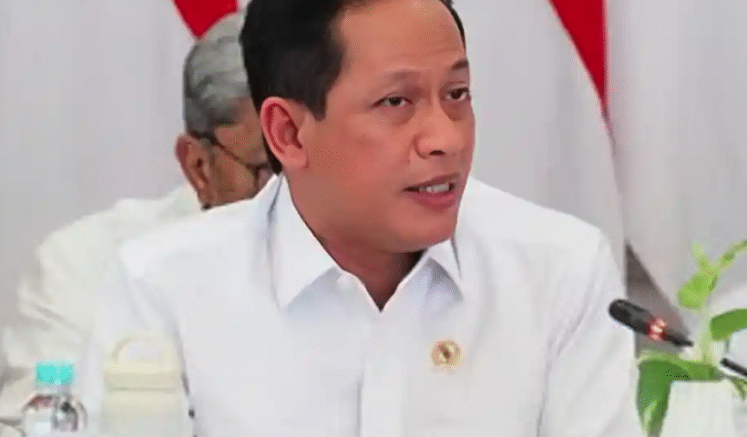 Menteri Lingkungan Hidup Hanif Faisol Nurofiq