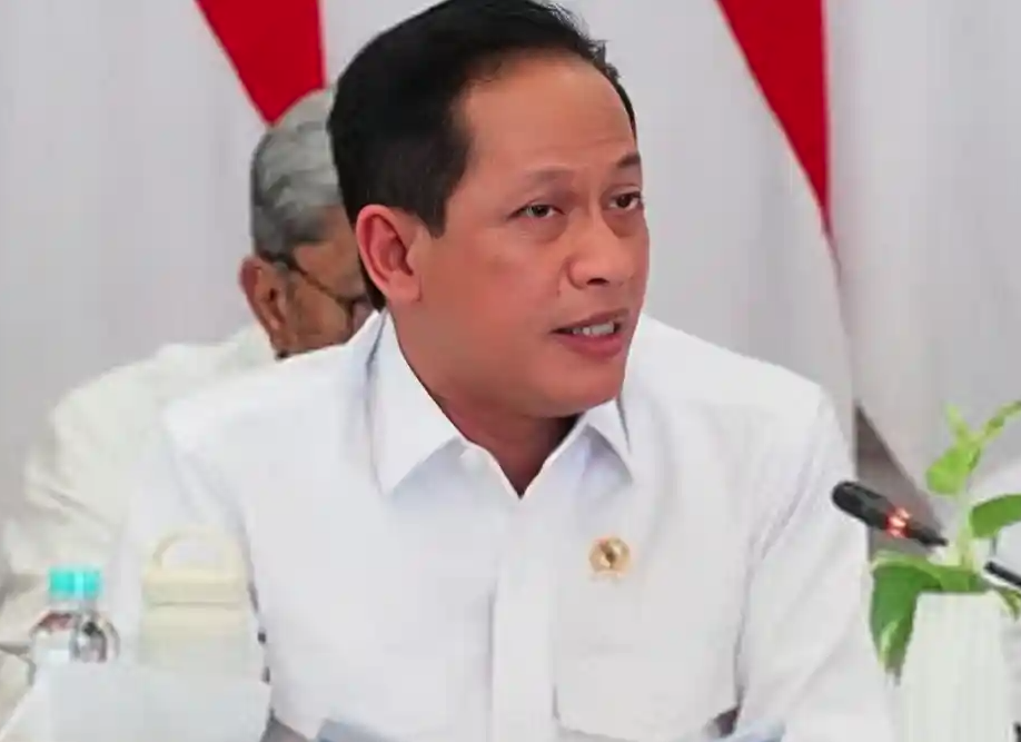 Menteri Lingkungan Hidup Hanif Faisol Nurofiq