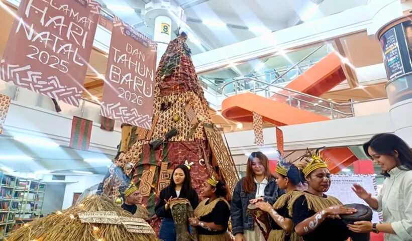 Pohon Natal “Terang dari Timur” yang mengangkat budaya Papua dalam Perayaan Natal 2025