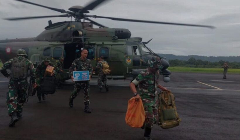 TNI salurkan bantuan di banjir sumatera
