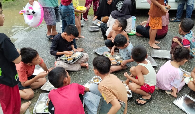 kondisi anak sekolah banjir sumatera penyaluran MBG