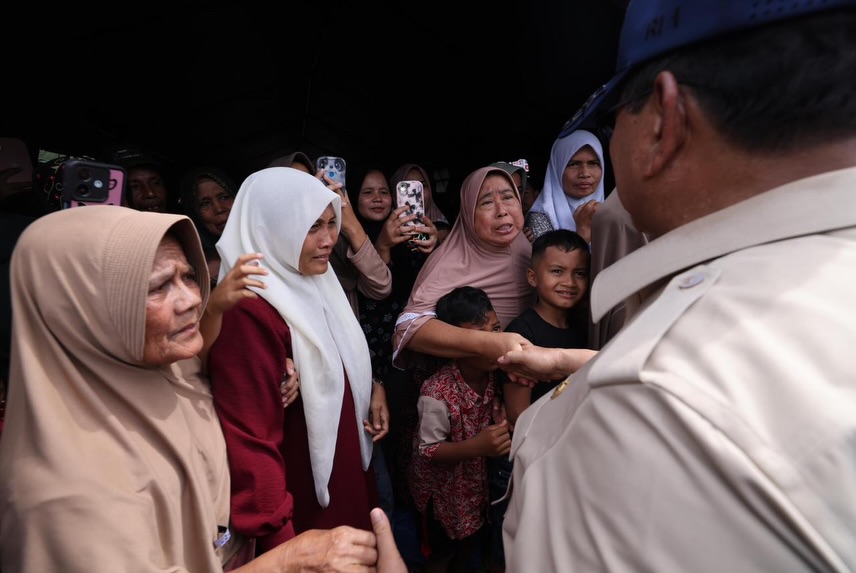 prabowo kunjungi posko pengungsian