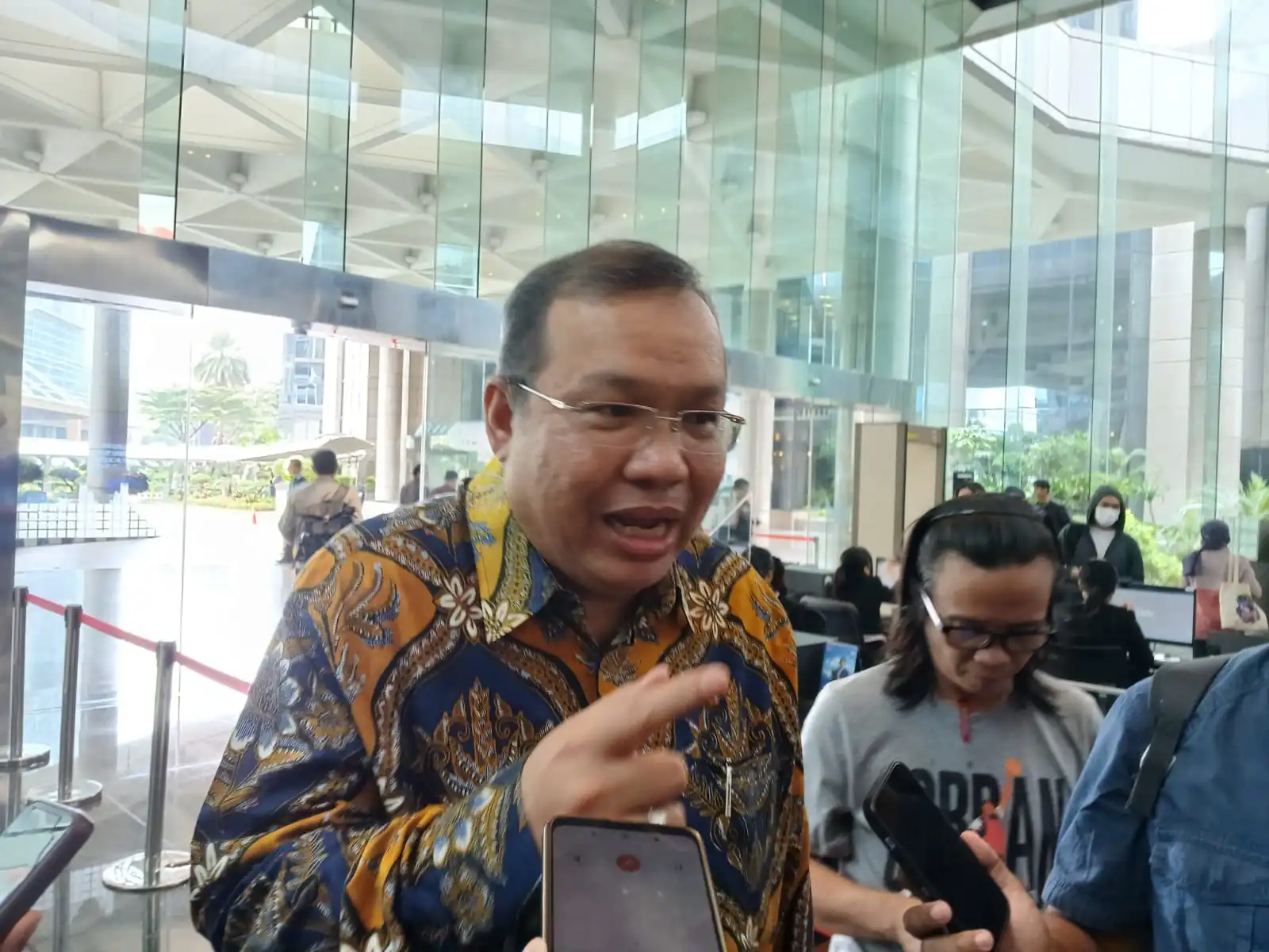 Iman Rachman mengundurkan diri