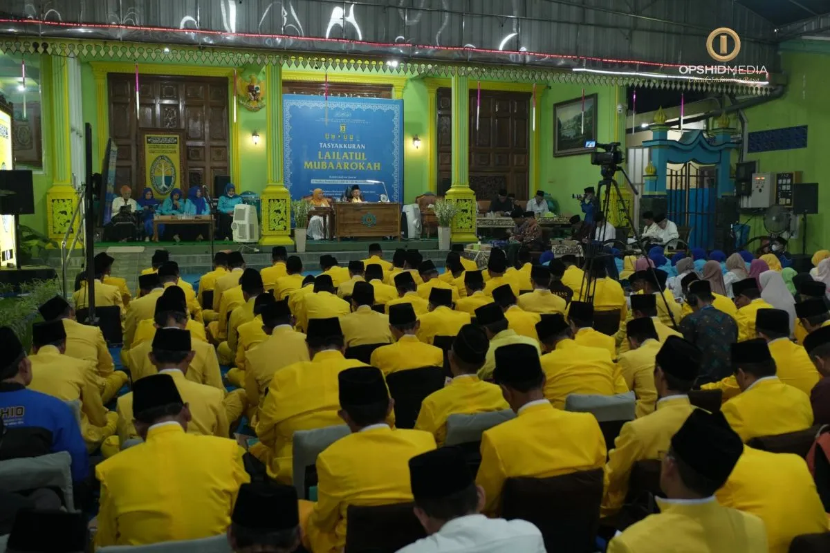 Suasana Lailatul Mubarokah di Pesantren Majma'al Bahrain Shiddiqiyyah