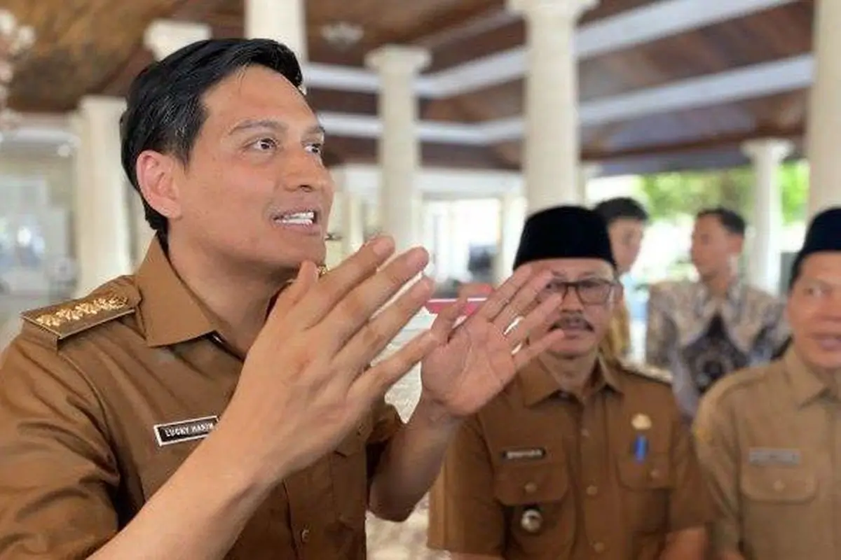bahasa kita - Bupati Indramayu, Lucky Hakim