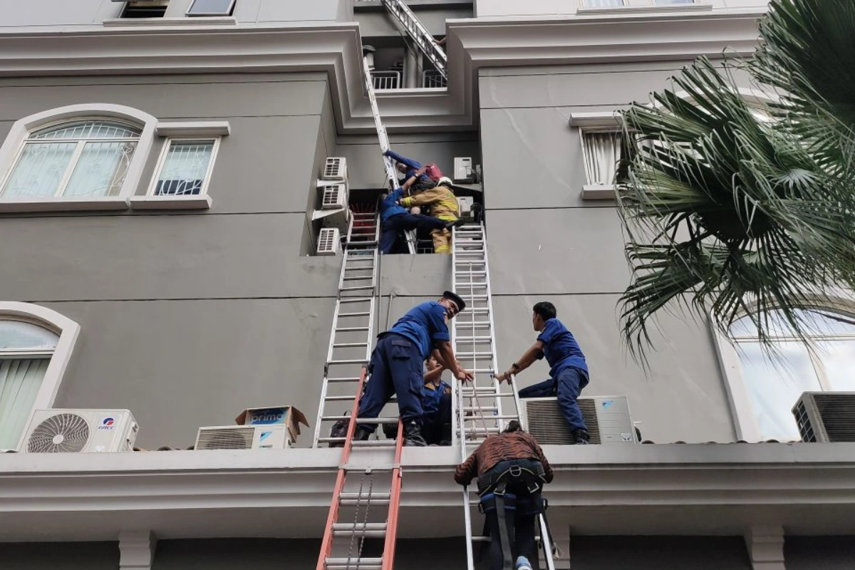 Evakuasi Kebakaran Apartemen Mediterania