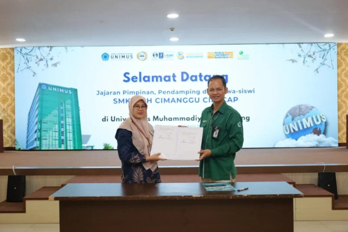 Penandatanganan nota kesepahaman (MoU) dan nota kesepakatan (MoM) antara Unimus dan SMK Muhammadiyah Cimanggu Cilacap
