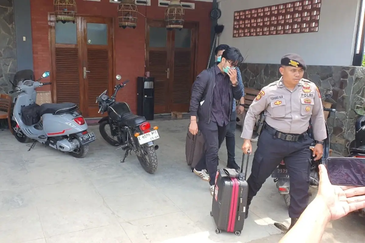 penggeledahan rumah Ono