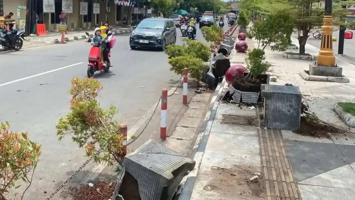 kerusakan alun-alun Indramayu