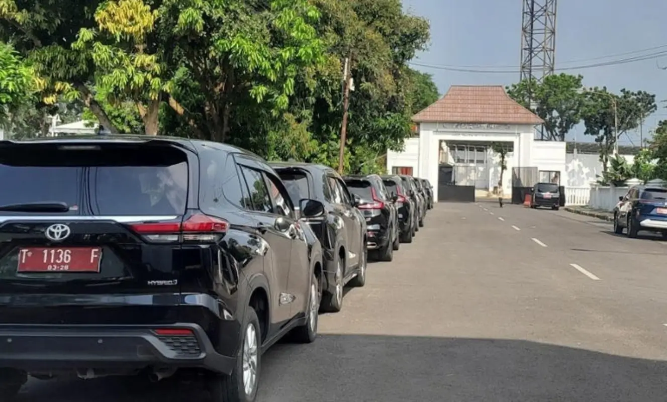 mobil dinas karawang