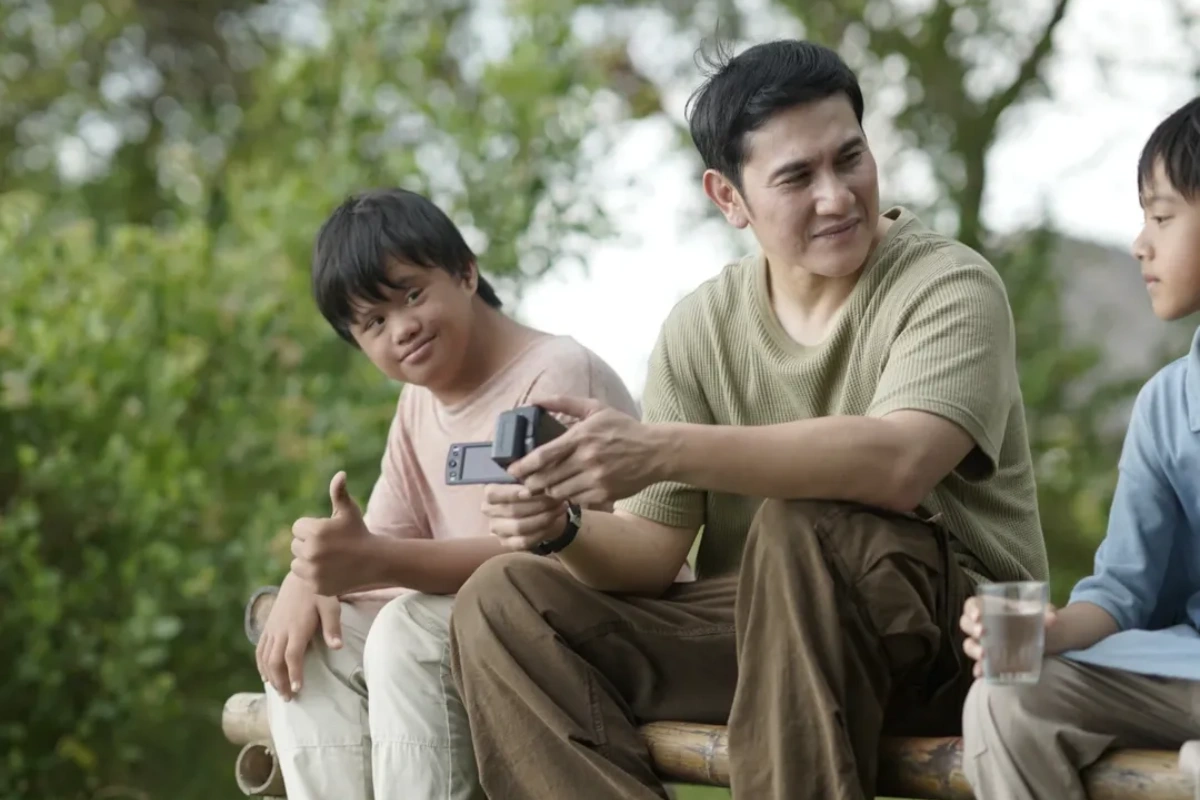 Film Tanah Runtuh Vino G Bastian