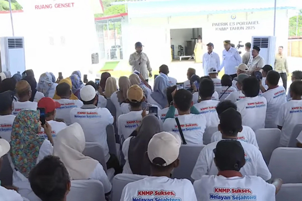Presiden Prabowo Subianto saat menyambangi Kampung Nelayan Merah Putih (KNMP) di Gorontalo