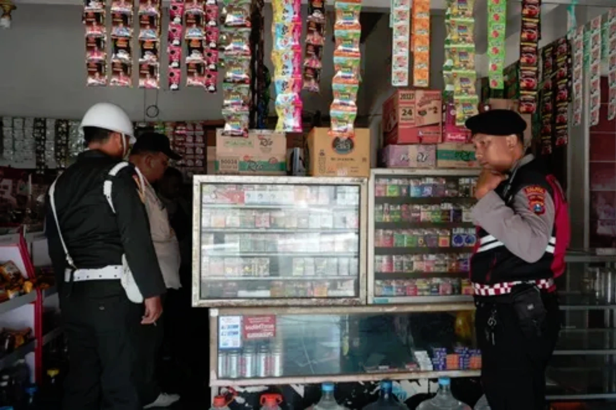 Razia rokok ilegal jombang