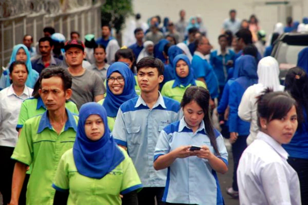 phk industri dampak rupiah