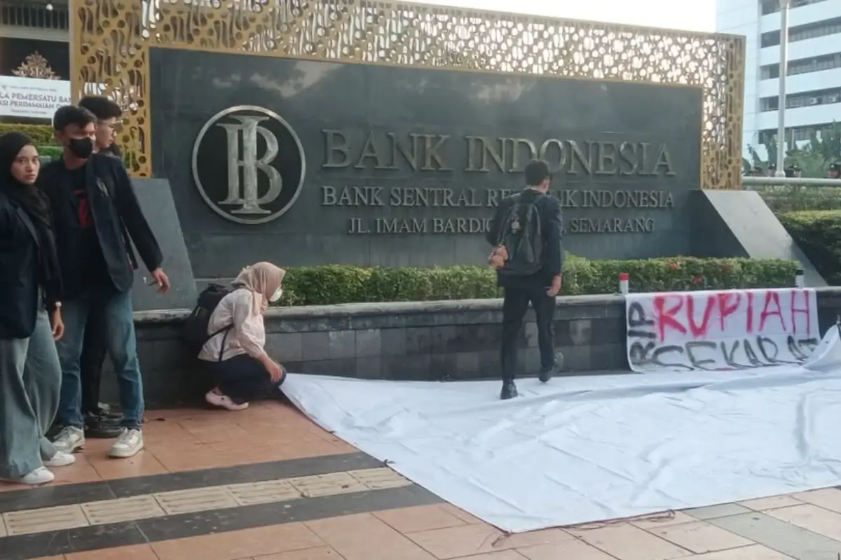 Mahasiswa BEM SI Jateng Demo