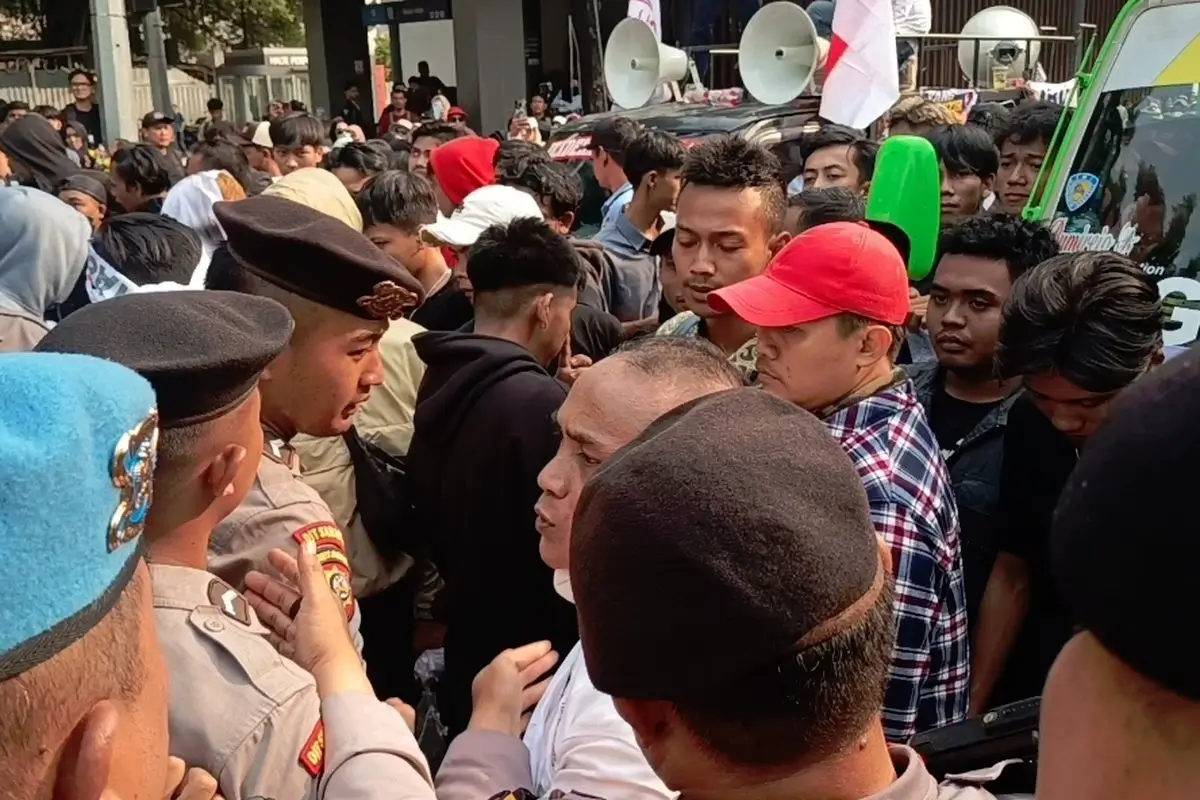 Demo pendukung MBG