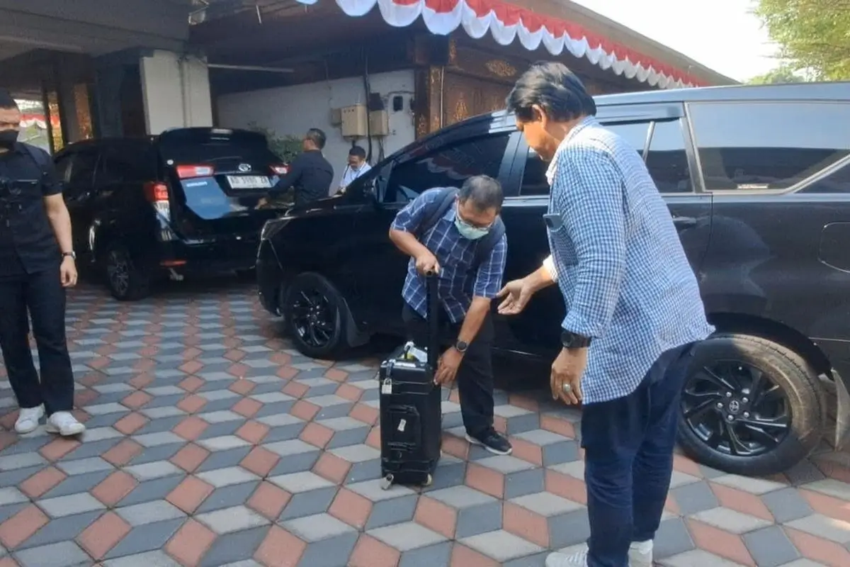 KPK sita barang bukti Etik Suryani