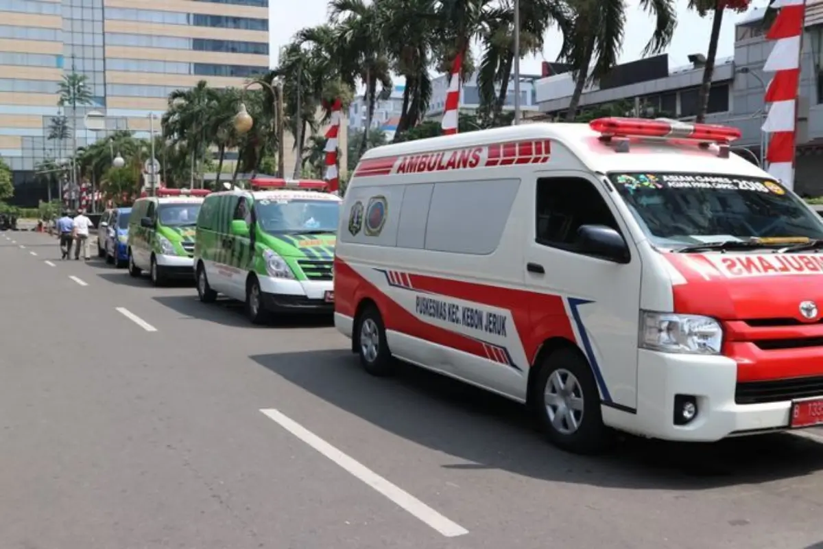 Kasih Jalan Ambulans Saat Lampu Merah