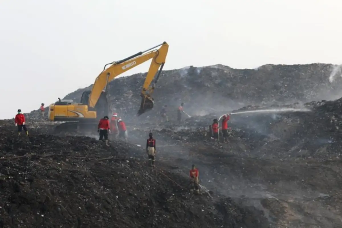 Kebakaran TPA Jatiwaringin