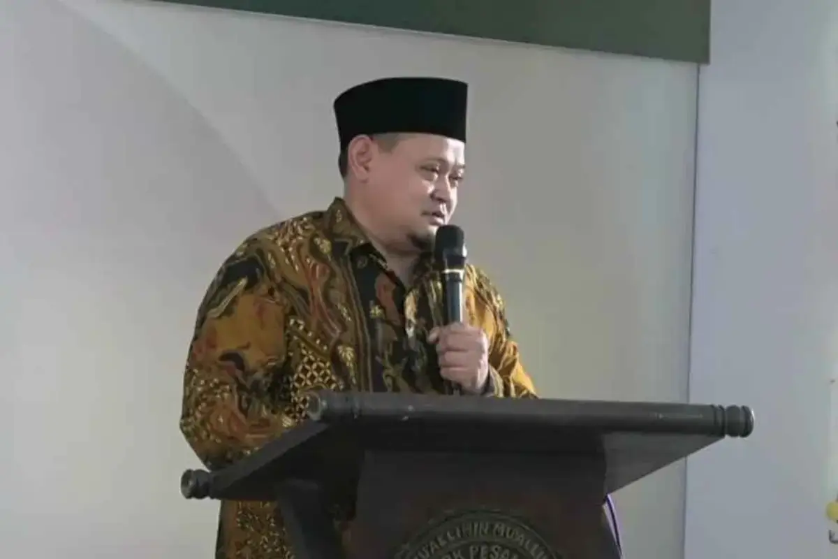 Ketua Umum Yayasan PPBU Tambakberas KH Abdurrozaq Sholeh