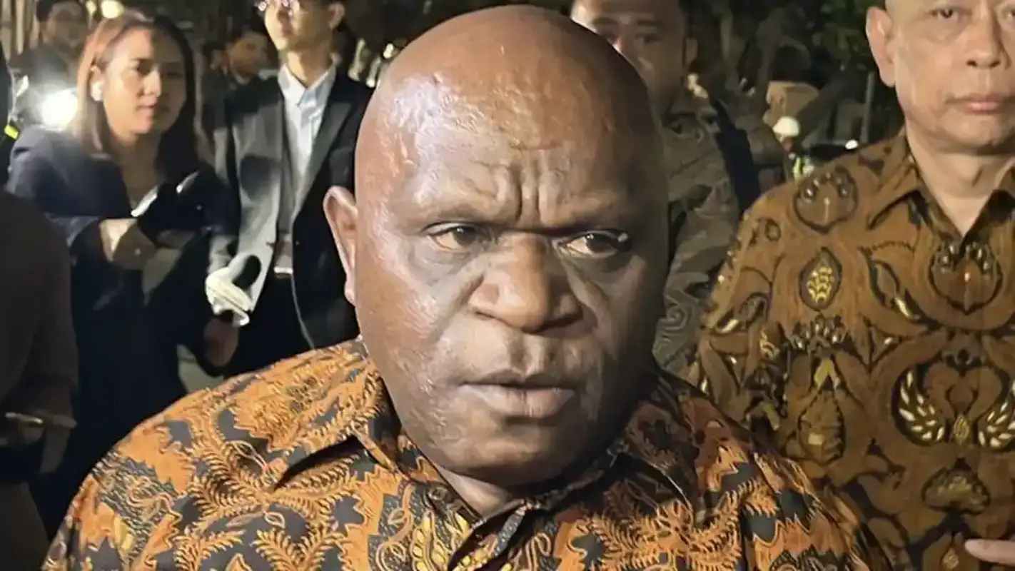 Menteri HAM Main Hakim Sendiri