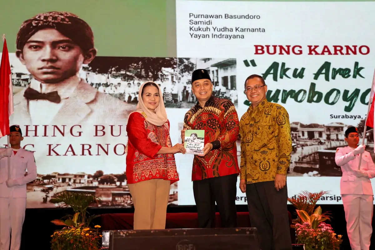 Soekarno lahir di Surabaya