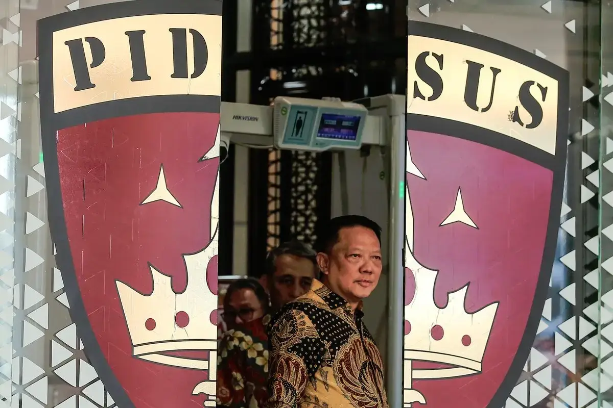 Status Febrie Adriansyah
