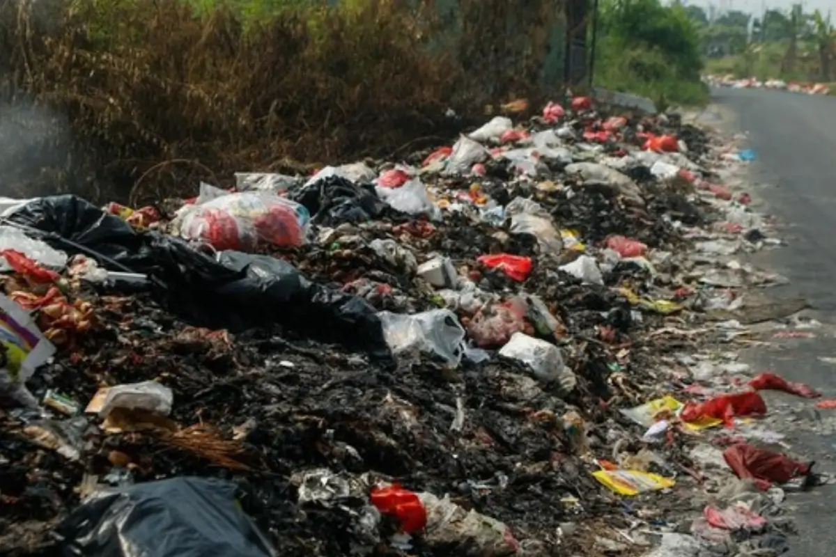 Taman Tarumajaya tempat sampah liar