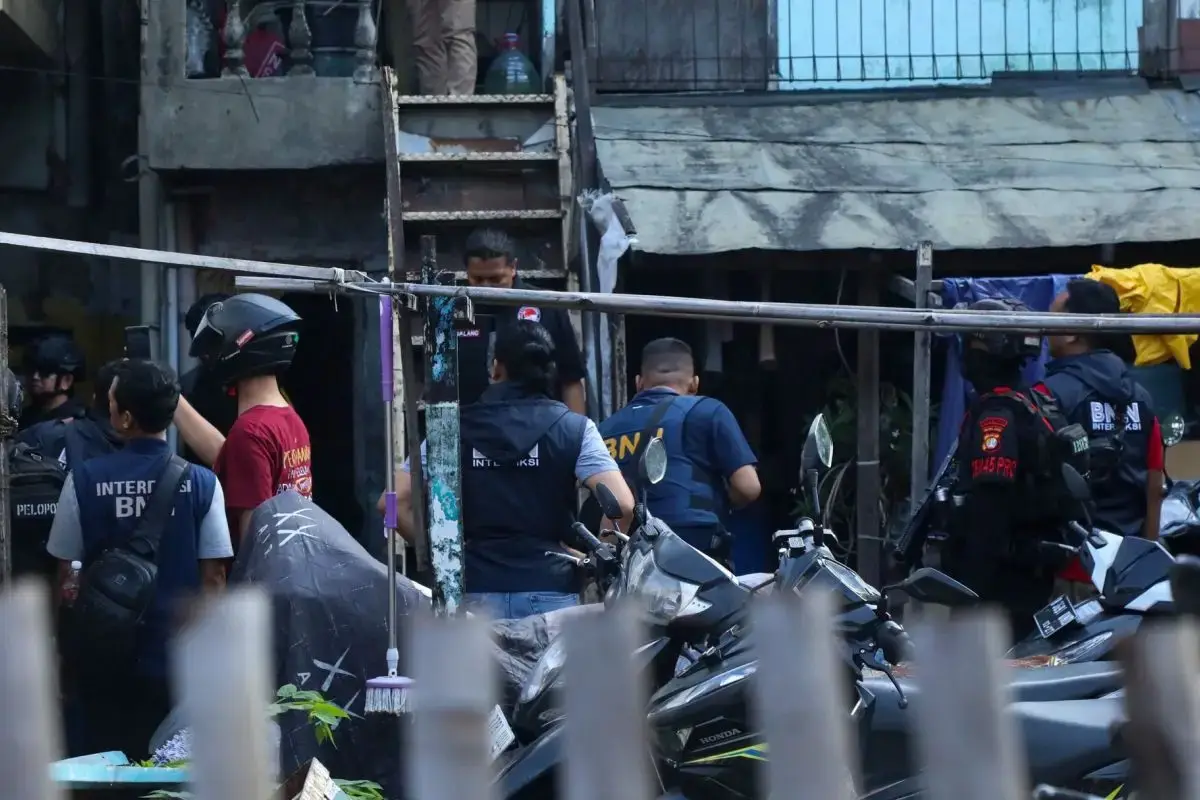 Penggerebekan BNN Kampung Bahari