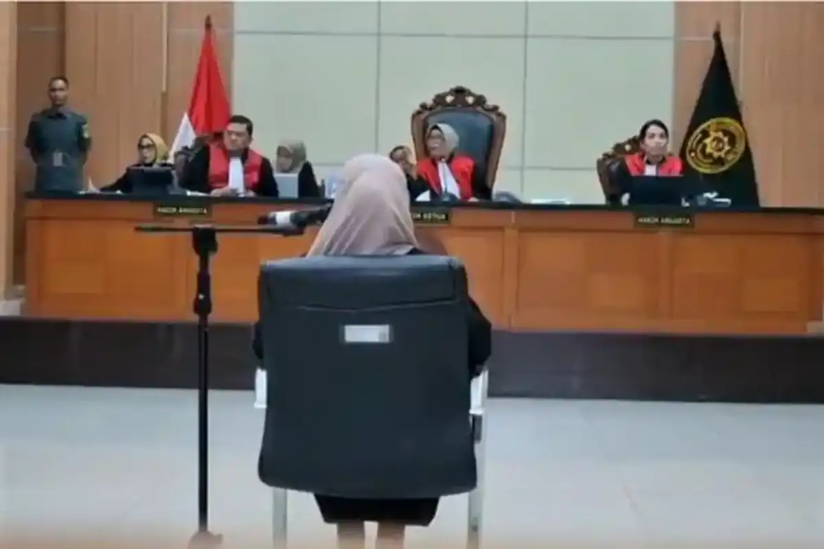 dokter Tifa didakwa, bahasa kita