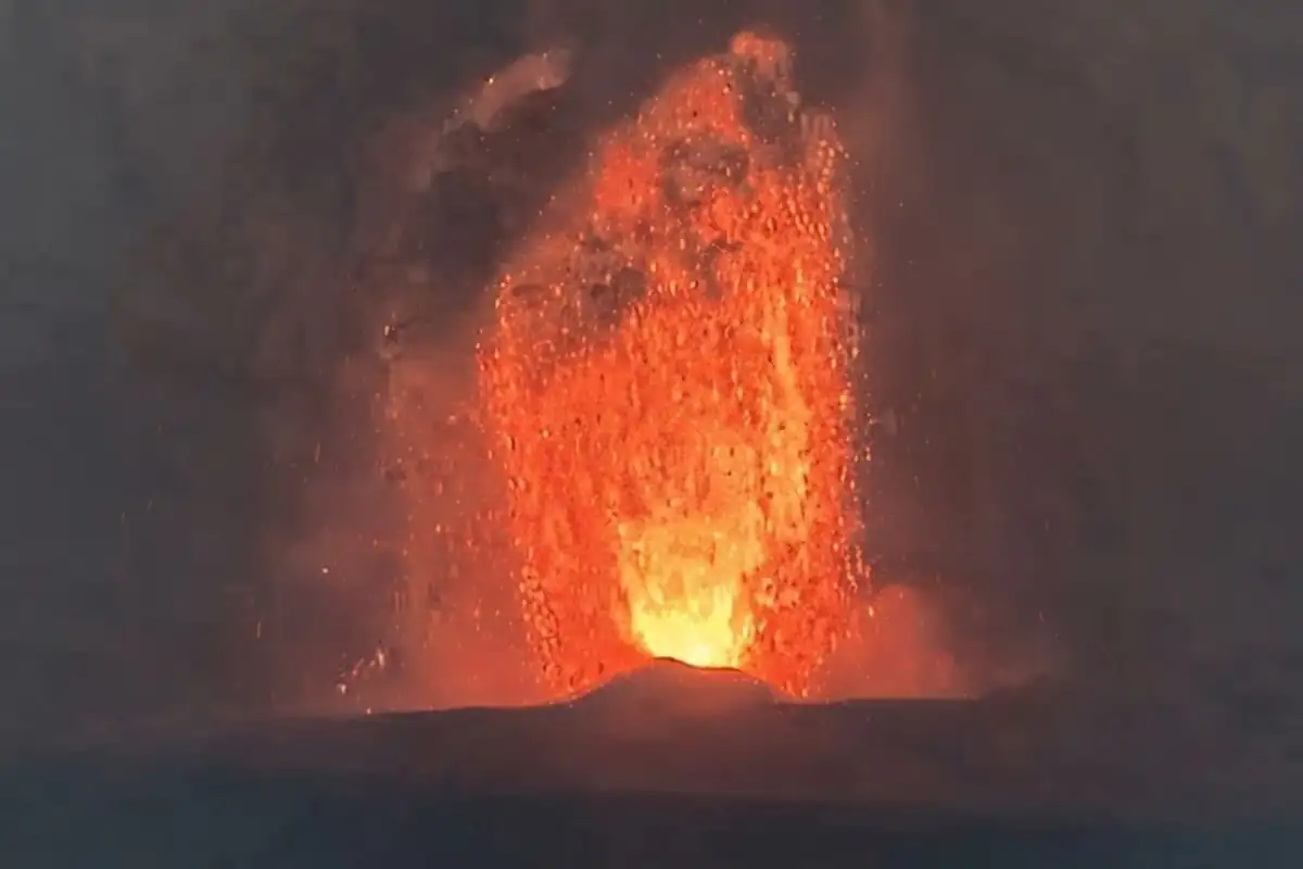 abu vulkanik Anak Krakatau