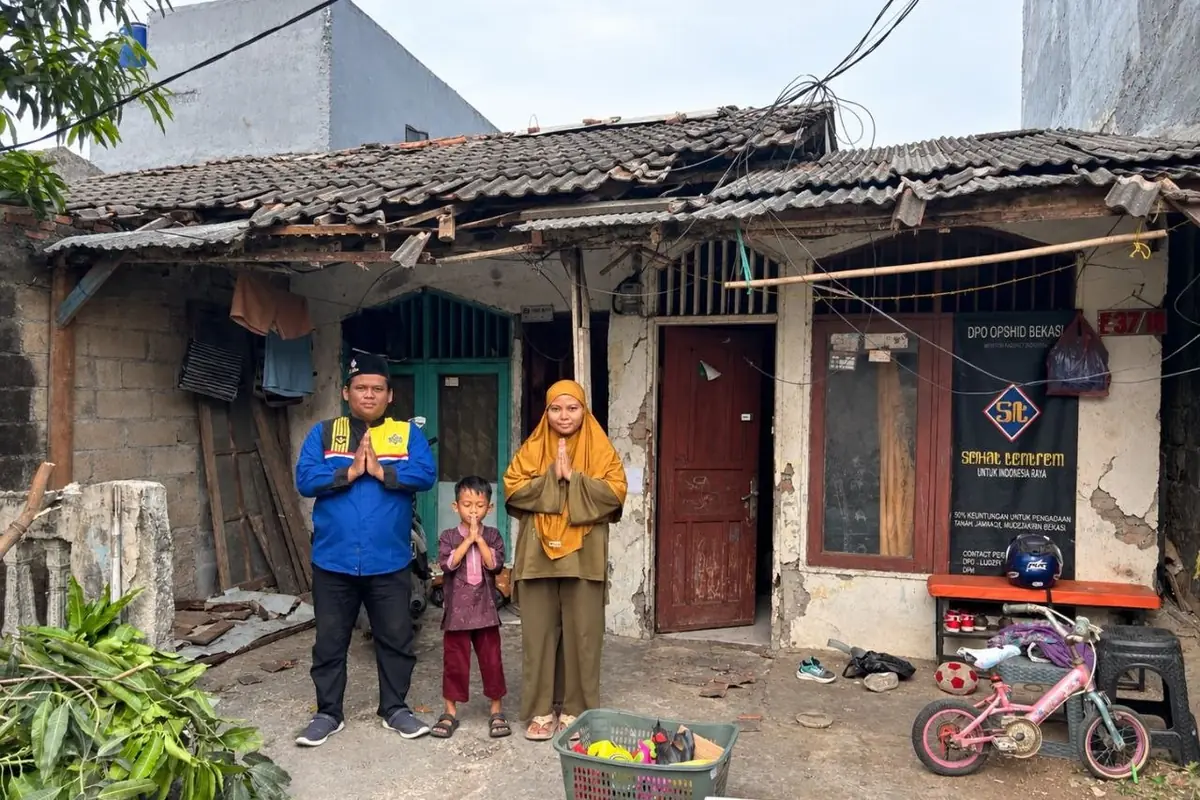 Rumah Syukur TSP 98 Bekasi diberikan kepada Ludzfi Aziz, 37 tahun, atas pengabdiannya membina sekitar 100 anak di lima BTQ sejak 2022.
